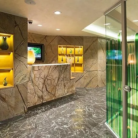 Ramada By Wyndham Hotell