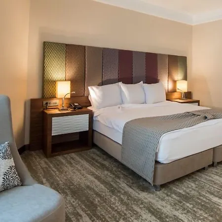 Ramada By Wyndham 3*